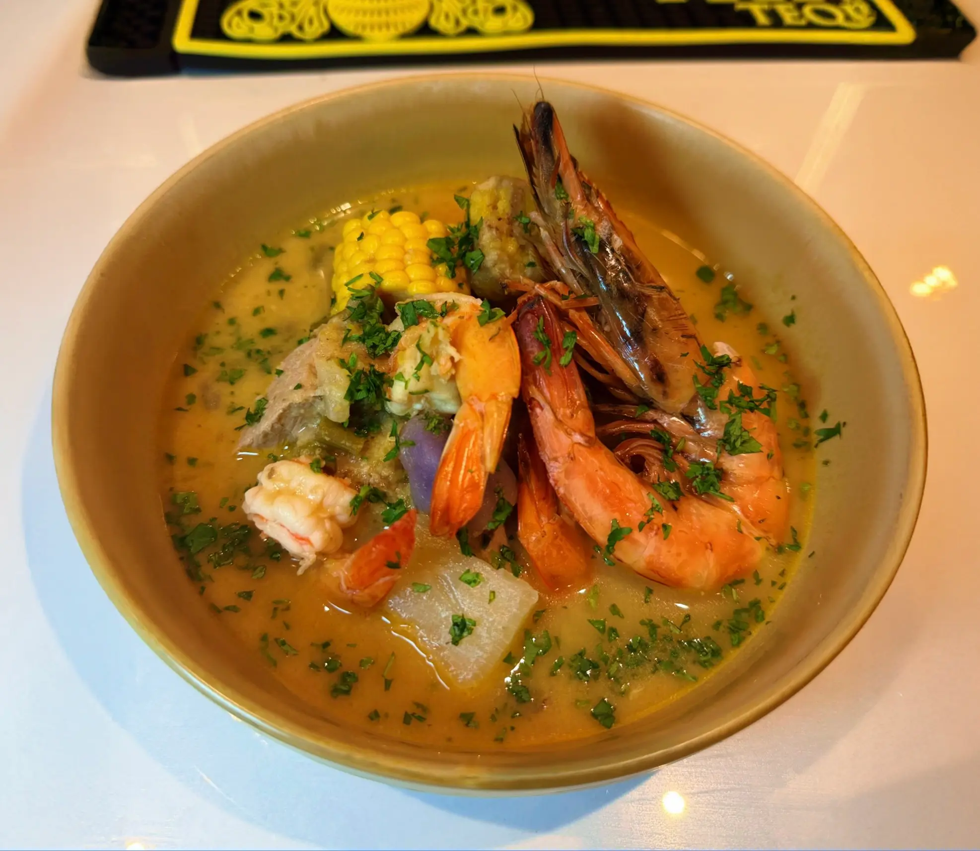 Menú ejecutivo en Manta comida criolla almuerzo