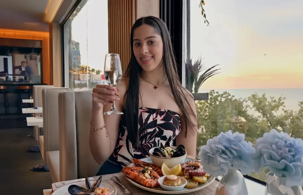 Maridaje de vinos y mariscos presentado en una experiencia gastronómica elegante