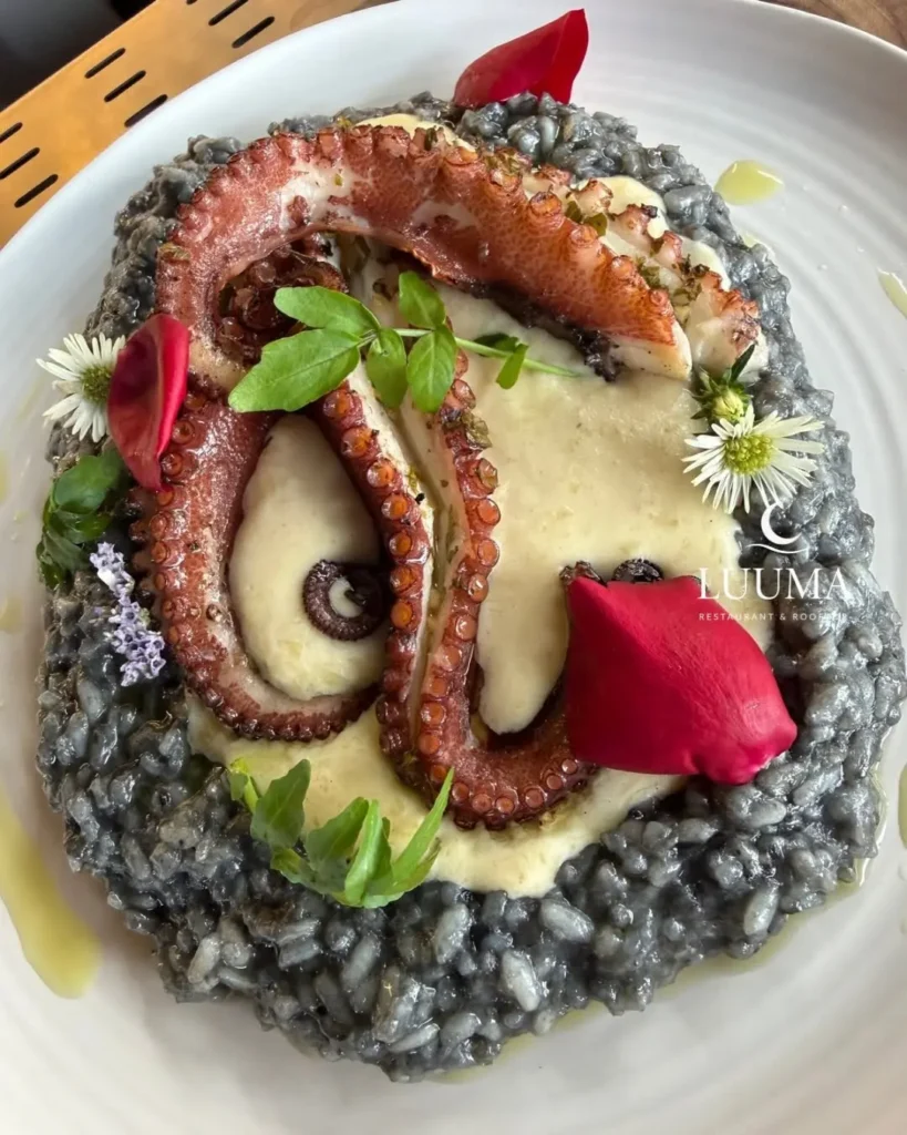 Selección de mariscos premium servidos en Manta con presentación gastronómica de alta calidad