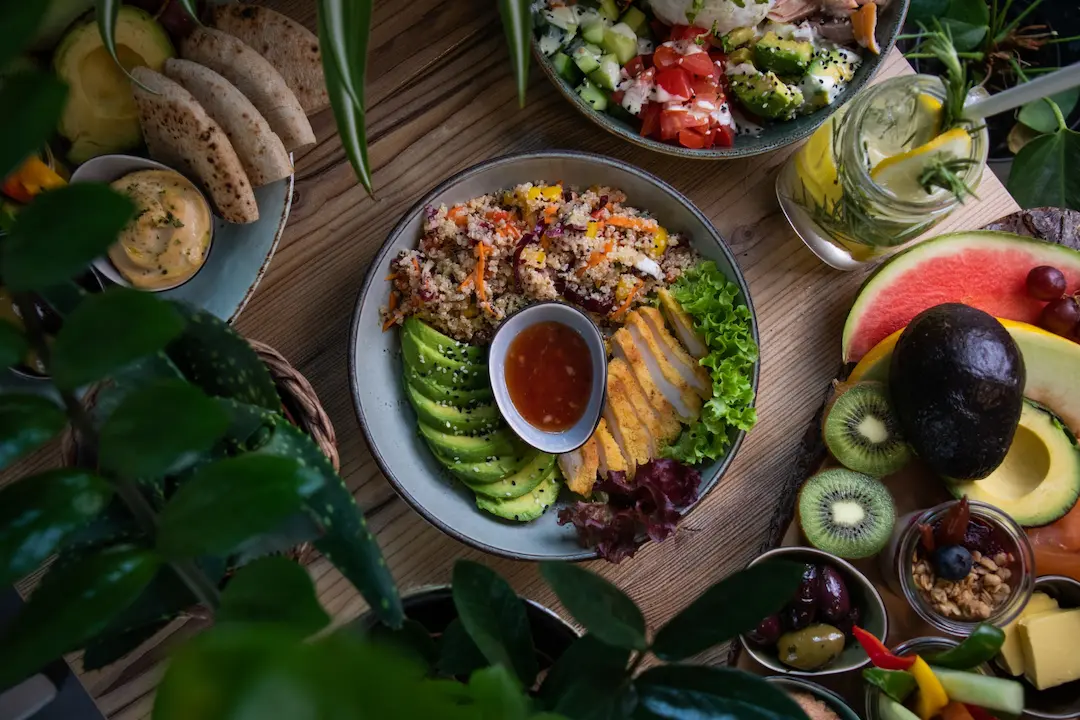 Restaurantes vegetarianos y veganos en Manta con platos frescos elaborados con ingredientes vegetales.
