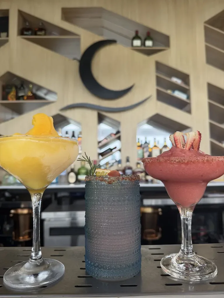 Best rooftop bars Ecuador drinks with refreshing cocktails