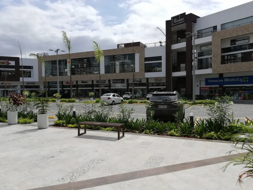 Fachada de La Quadra Manta con diseño moderno