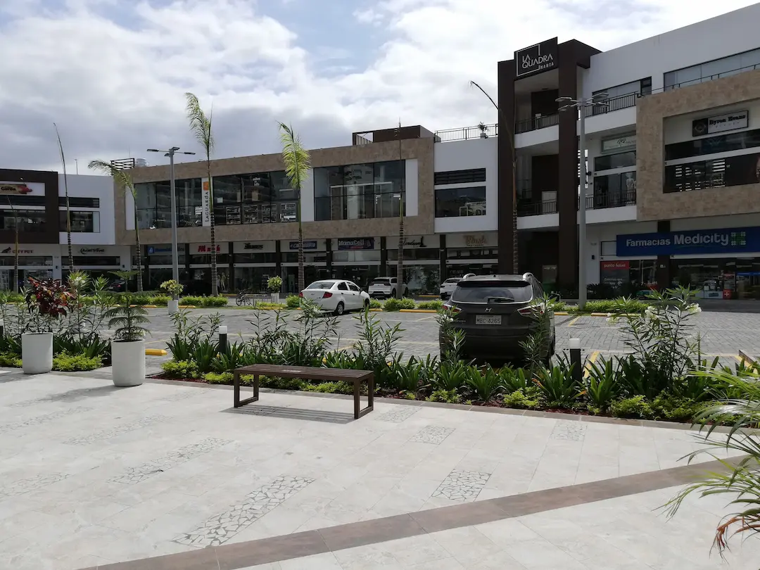 Fachada de La Quadra Manta con diseño moderno
