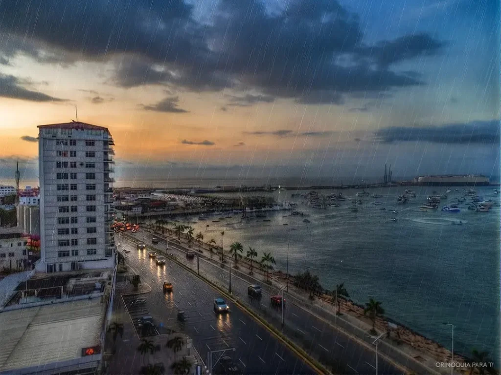 Manta Ecuador cuando llueve en la ciudad
